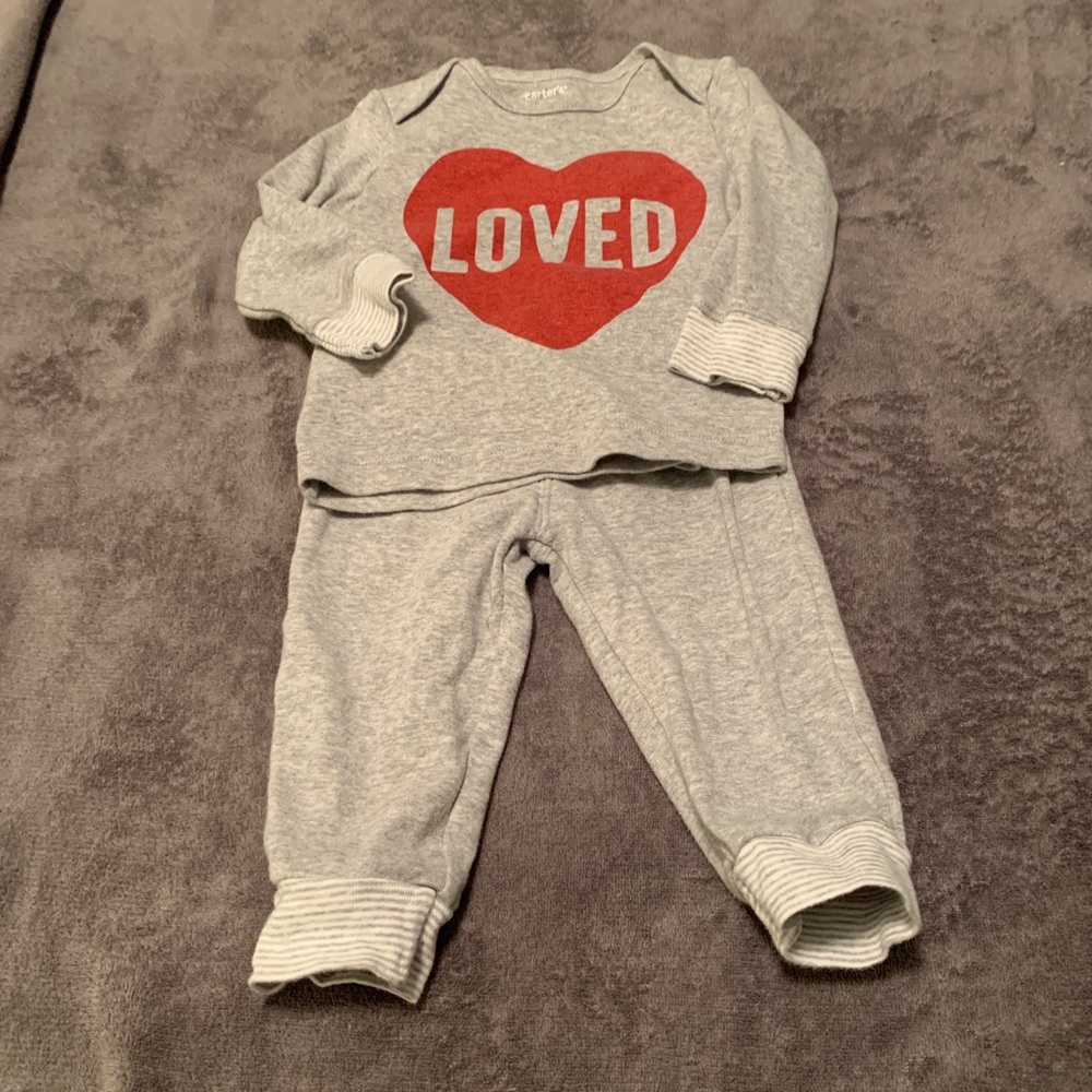 ❤️ Carter’s light weight sweat suit ❤️